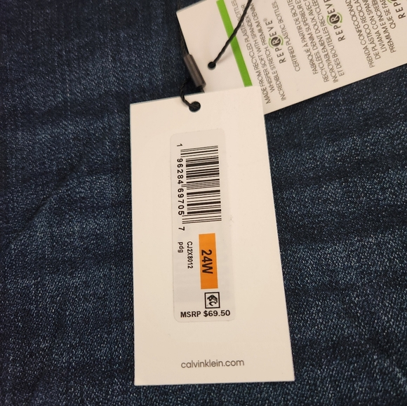 NWT Calvin Klein plus size Jean Shorts. Size 24 W. Dark blue denim - Picture 6 of 9